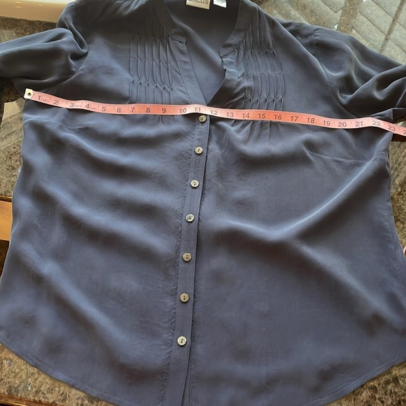 Chico’s Size 2, 12/14, Navy V-Neck Long Sleeve Blouse. May roll sleeve up w/ tab - Picture 8 of 11